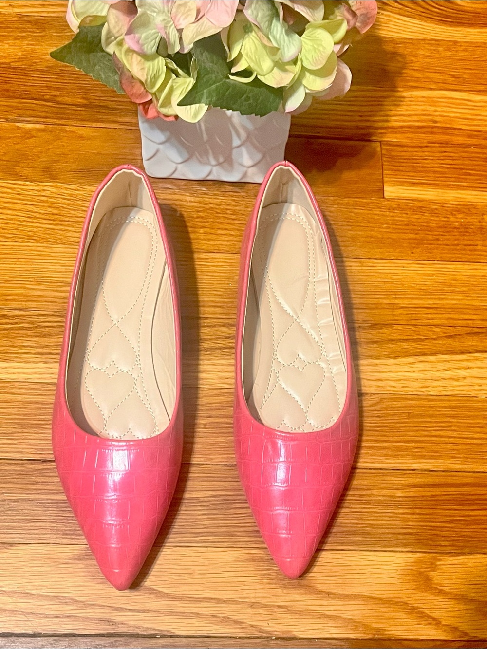 Pink Print Pointed-Toe Croc Print Women’s Flats